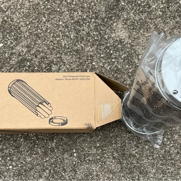 👗Pampered Chef scalloped bread tube - Picture 3 of 5